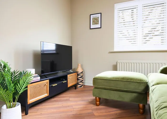 Stylish Flat With Sofa Bed In Malmesbury!