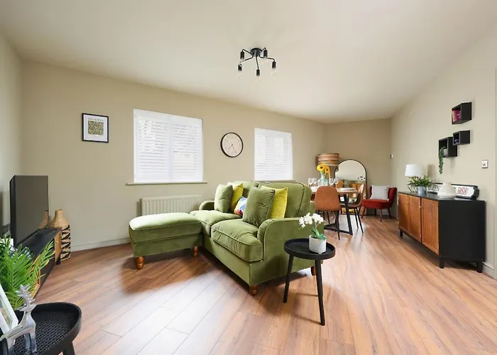 Stylish Flat With Sofa Bed In Malmesbury!