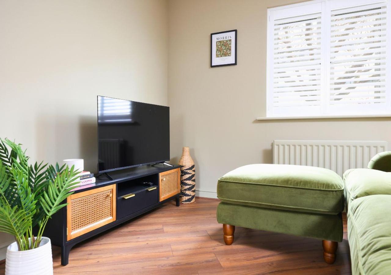 Stylish Flat With Sofa Bed In Malmesbury!