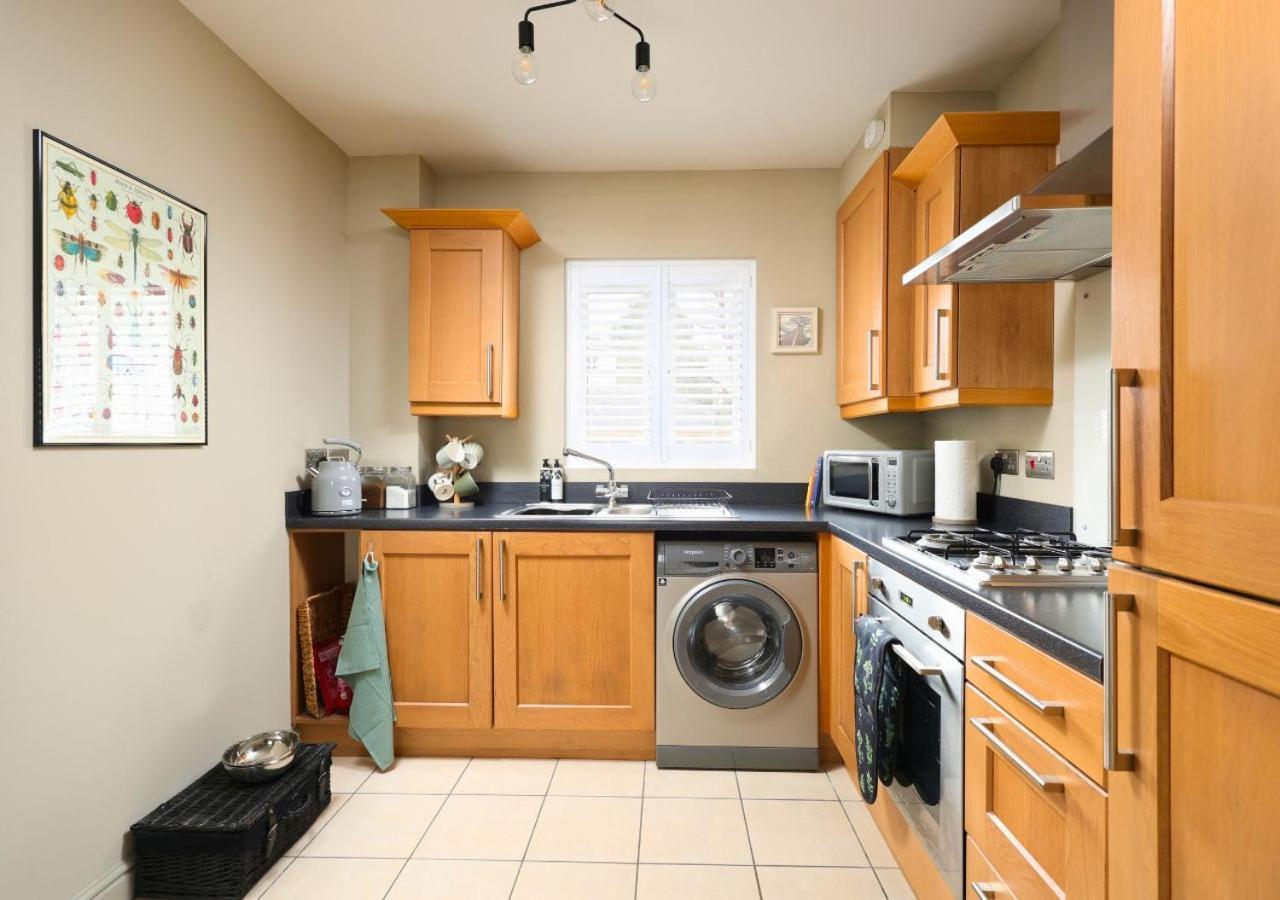 Stylish Flat With Sofa Bed In Malmesbury! * Malmesbury