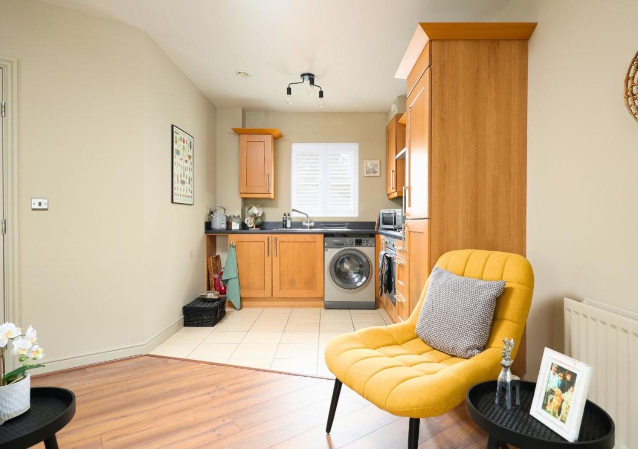 Stylish Flat With Sofa Bed In Malmesbury! * Malmesbury